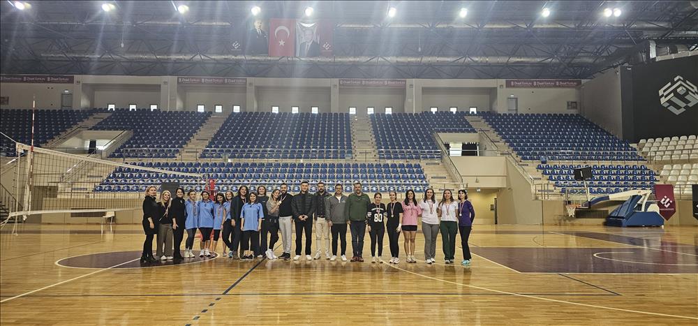 ESTÜ KADIN PERSONEL VOLEYBOLTURNUVASI